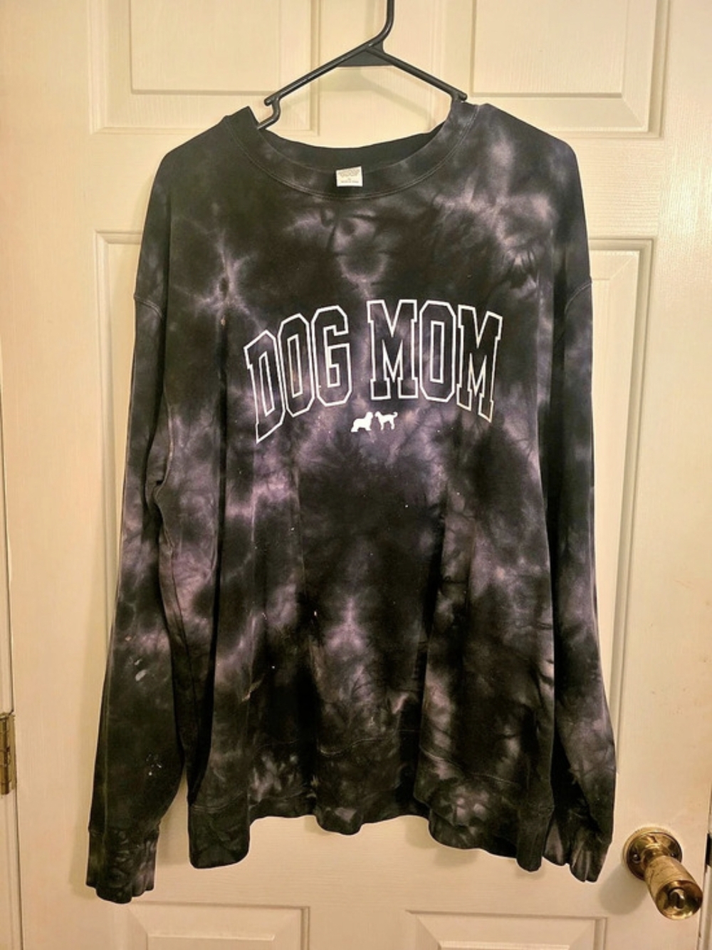 Independent Trading Co. Dog Mom. Tie-Dye Long Sleeve Sweatshirt in Black XL